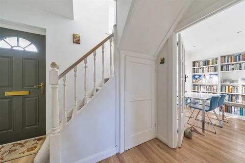 122 Cardinal Avenue, Kingston Upon Thames, KT2 5SA