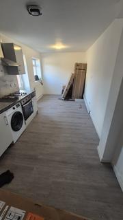 Studio to rent, Pinn Close, Uxbridge UB8