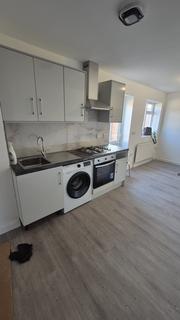 Studio to rent, Pinn Close, Uxbridge UB8