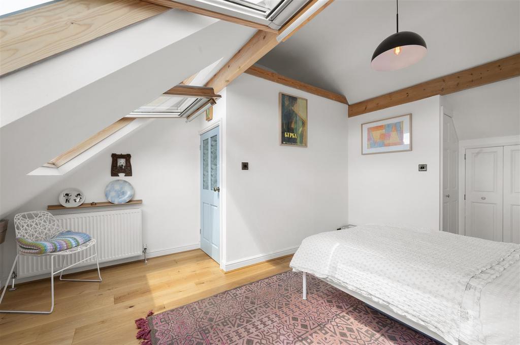 Bedroom One to door and en-suite.jpg