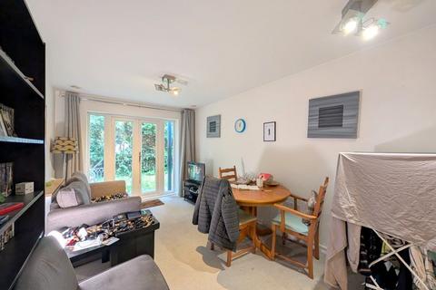 2 bedroom flat for sale, De Havilland Way, Stanwell, Staines Upon Thames, TW19