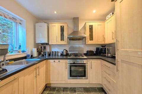 2 bedroom flat for sale, De Havilland Way, Stanwell, Staines Upon Thames, TW19