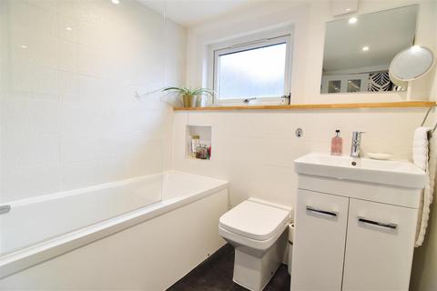 2 bedroom maisonette for sale, Danbrook Road, London