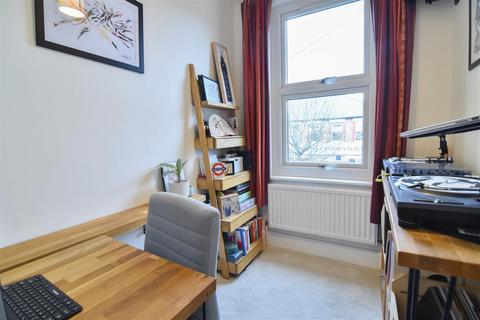 2 bedroom maisonette for sale, Danbrook Road, London