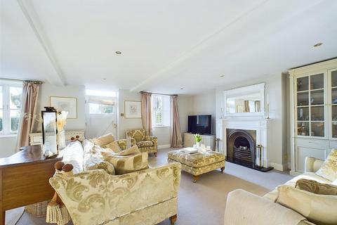 4 bedroom semi-detached house to rent, St Saviour  - REN002