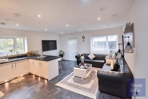 2 bedroom flat for sale, Ferraro Close, Hounslow TW5