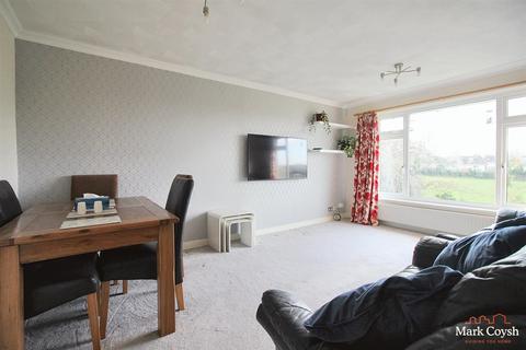 3 bedroom apartment to rent, Moat Court, Ashtead KT21