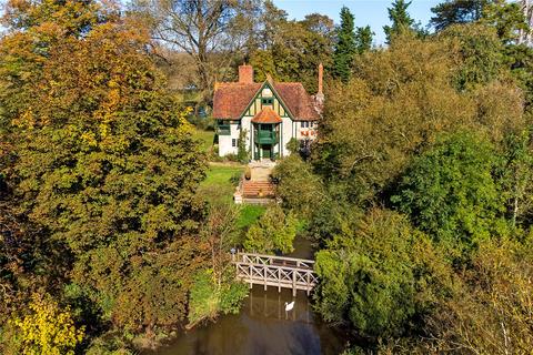 4 bedroom detached house to rent, Eythrope Park, Eythrope, Aylesbury, Buckinghamshire, HP18