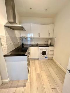 Studio to rent, Watford Way, London, NW4