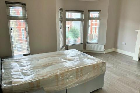 1 bedroom in a house share to rent, Clarendon Road, Luton, LU2