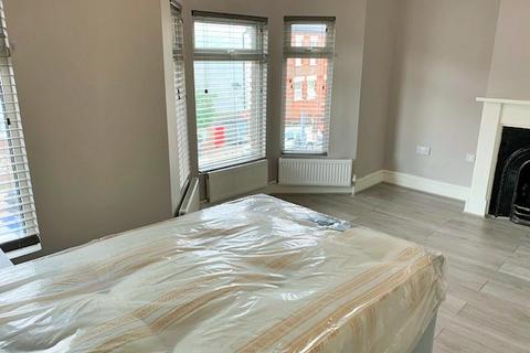 1 bedroom in a house share to rent, Clarendon Road, Luton, LU2