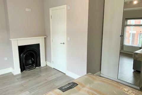 1 bedroom in a house share to rent, Clarendon Road, Luton, LU2