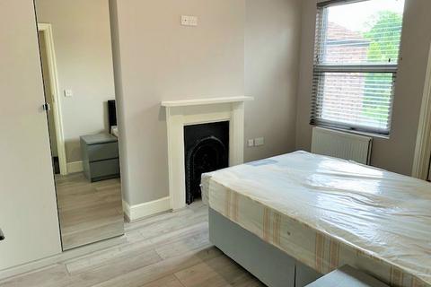 1 bedroom in a house share to rent, Clarendon Road, Luton, LU2