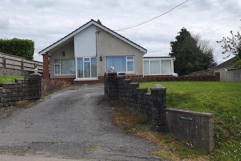 2 bedroom detached bungalow for sale, Station Road, St. Clears, Carmarthen