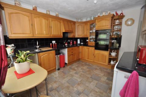 2 bedroom detached bungalow for sale, Station Road, St. Clears, Carmarthen