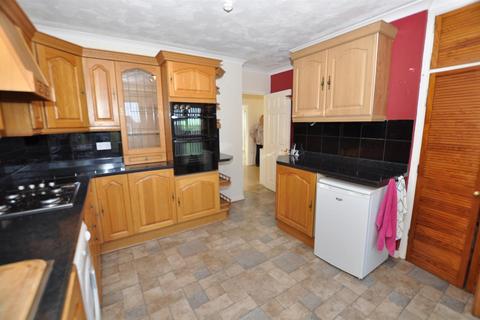 2 bedroom detached bungalow for sale, Station Road, St. Clears, Carmarthen