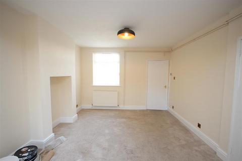 3 bedroom terraced house to rent, Church Lane, Wymington NN10