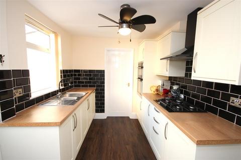 3 bedroom terraced house to rent, Church Lane, Wymington NN10