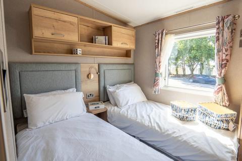 2 bedroom lodge for sale, Chichester Lakeside Holiday Park