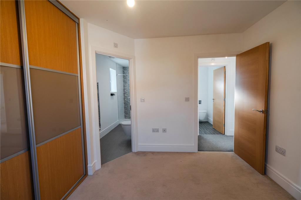 Bedroom 1 (2)