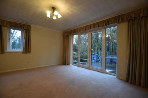 6 bedroom detached house to rent, The Coppice, Blackburn, BB2