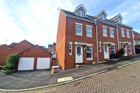 3 bedroom end of terrace house for sale, Clover Avenue, Exeter