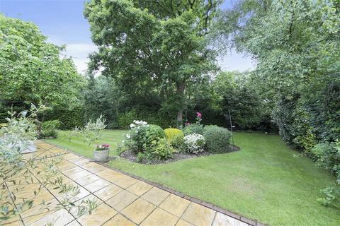 4 bedroom detached house to rent, Pine Walk, Cobham, Surrey, KT11