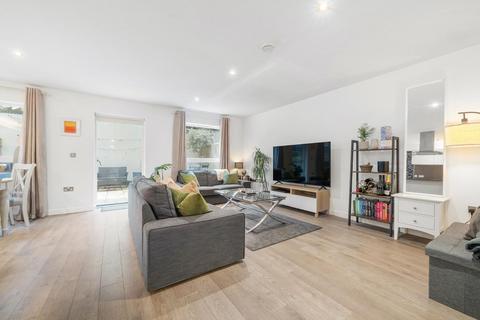 2 bedroom flat for sale, Bedford Road, SW4