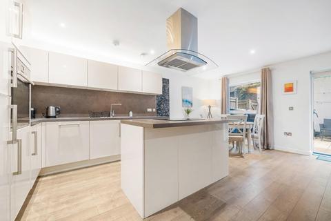 2 bedroom flat for sale, Bedford Road, SW4