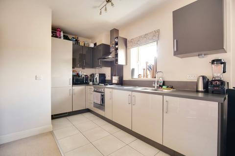 2 bedroom maisonette for sale, Andrews Gate, Shepperton, TW17 0AP