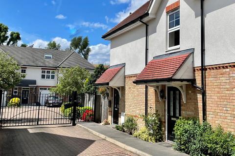 Andrews Gate, Shepperton, TW17 0AP