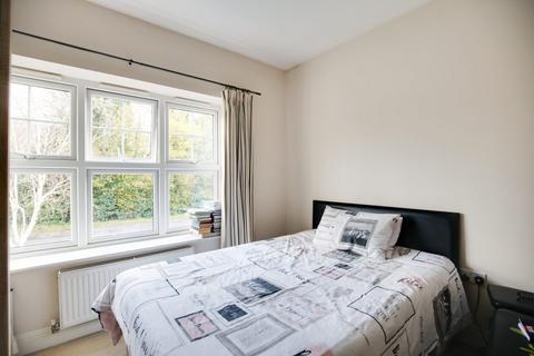 10 Andrews Gate, Shepperton, TW17 0AP