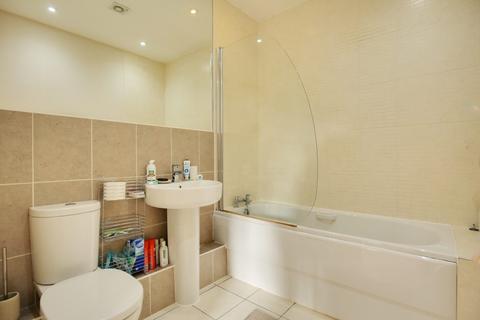 10 Andrews Gate, Shepperton, TW17 0AP