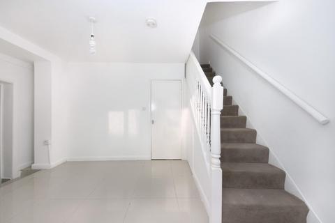 3 bedroom end of terrace house to rent, Berry Way, W5