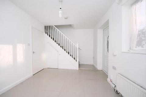 3 bedroom end of terrace house to rent, Berry Way, W5