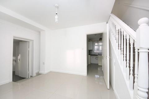 3 bedroom end of terrace house to rent, Berry Way, W5