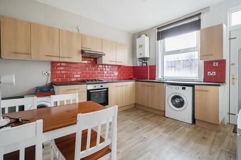 4 bedroom terraced house for sale, Burley Lodge Road, Hyde Park, Leeds, LS6