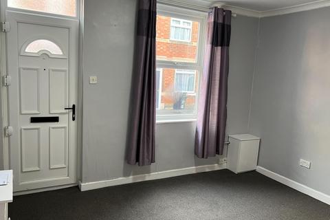 2 bedroom terraced house to rent, College Street, Grantham, NG31