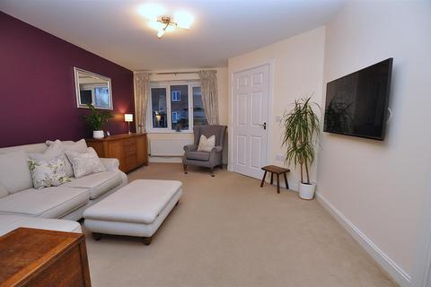 3 bedroom semi-detached house for sale, Adkins Close, Burton-On-Trent DE14