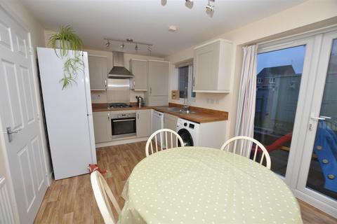 8 Adkins Close, Stretton, Burton-on-trent, DE14 2FH
