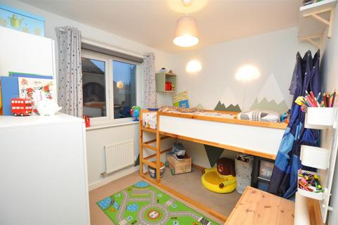 8 Adkins Close, Stretton, Burton-on-trent, DE14 2FH