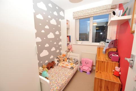 8 Adkins Close, Stretton, Burton-on-trent, DE14 2FH