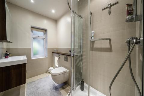 2 Fallowfield, Stanmore, HA7 3DF