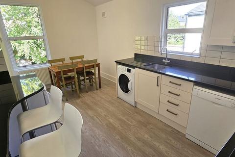 2 bedroom maisonette for sale, Whitestile Road, Brentford, TW8 9NJ