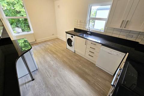 2 bedroom maisonette for sale, Whitestile Road, Brentford, TW8 9NJ