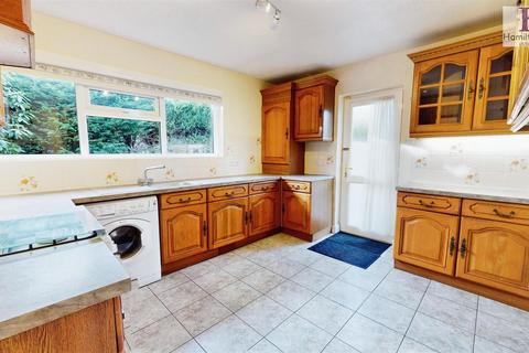 2 bedroom detached bungalow for sale, Halifax Road, Shelf, Halifax