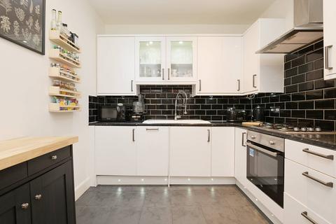 135/3 Easter Road, Edinburgh, EH7 5QA