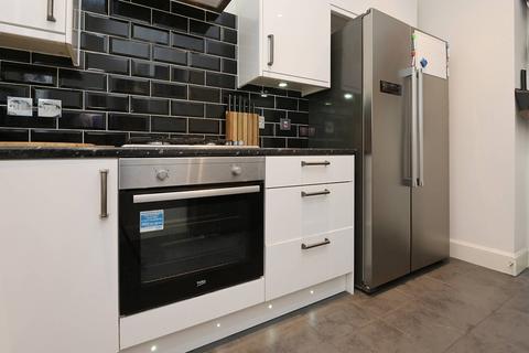 135/3 Easter Road, Edinburgh, EH7 5QA