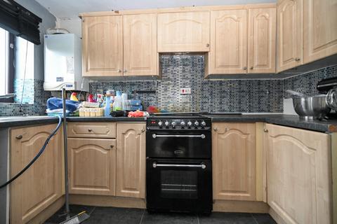 2 bedroom apartment for sale, Shaw Royd Court, Yeadon, Leeds