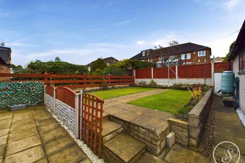 2 bedroom semi-detached bungalow for sale, Field End Gardens., Leeds